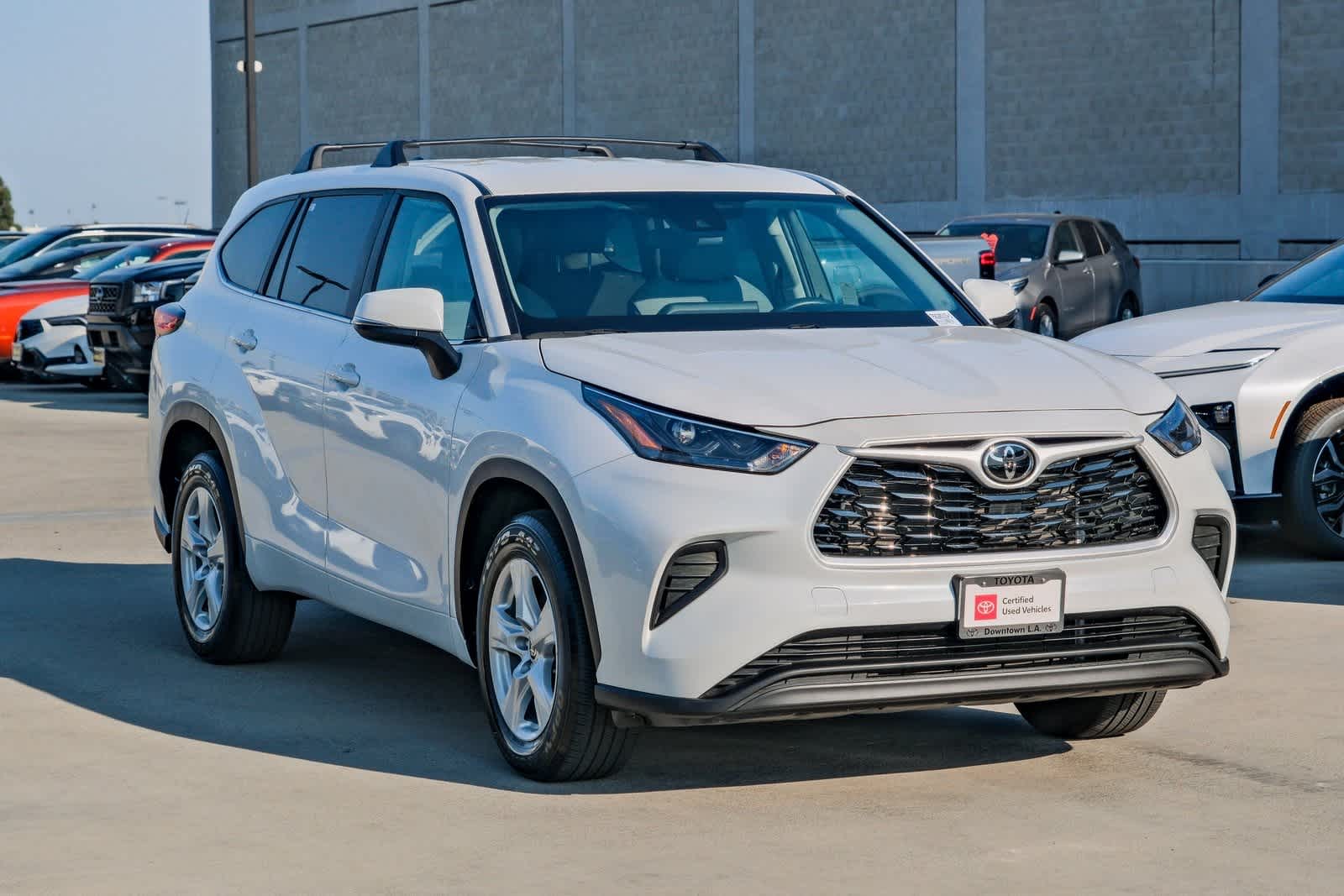 Thumbnail: 2023 Toyota Highlander - 3
