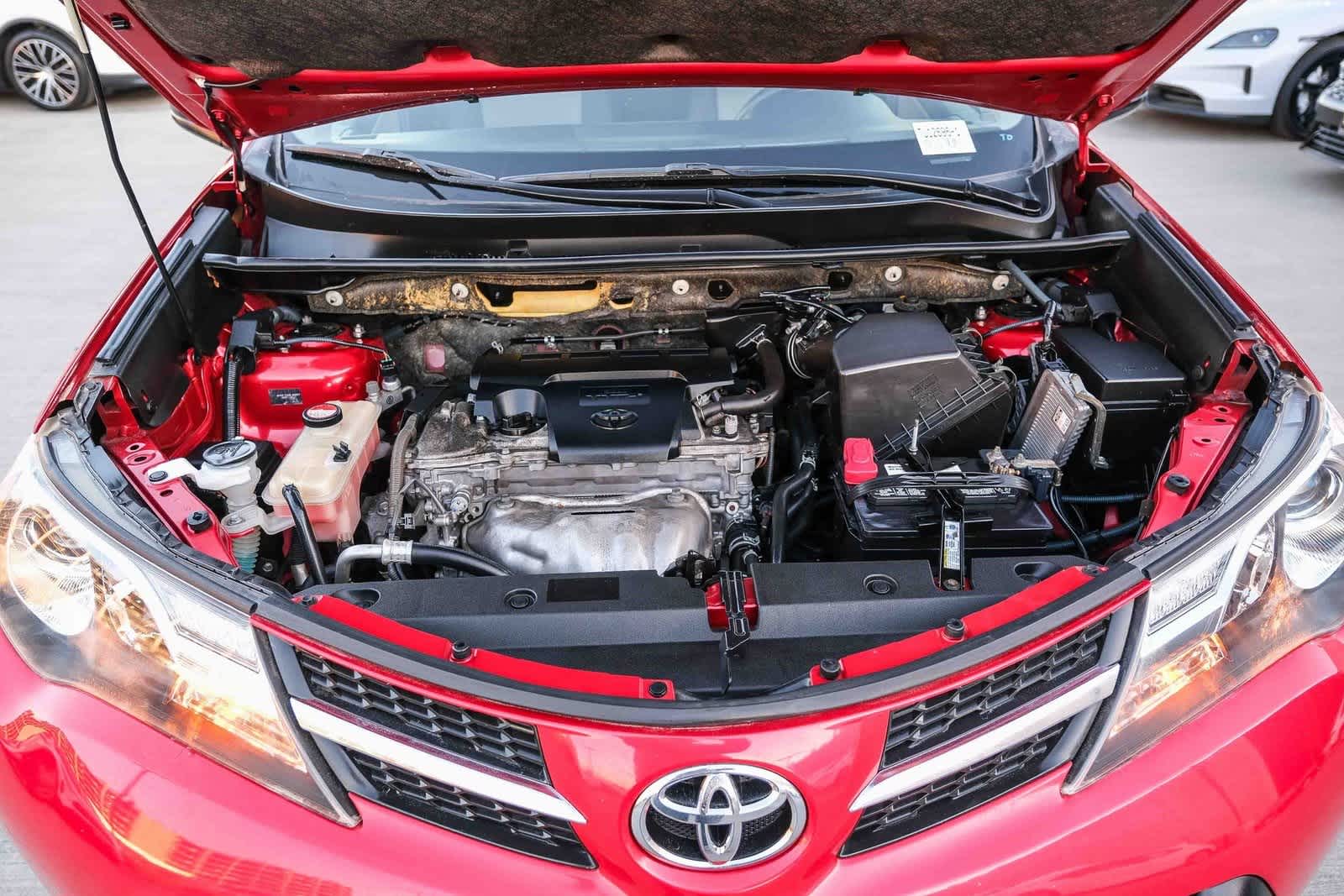 Thumbnail: 2015 Toyota RAV4 - 27