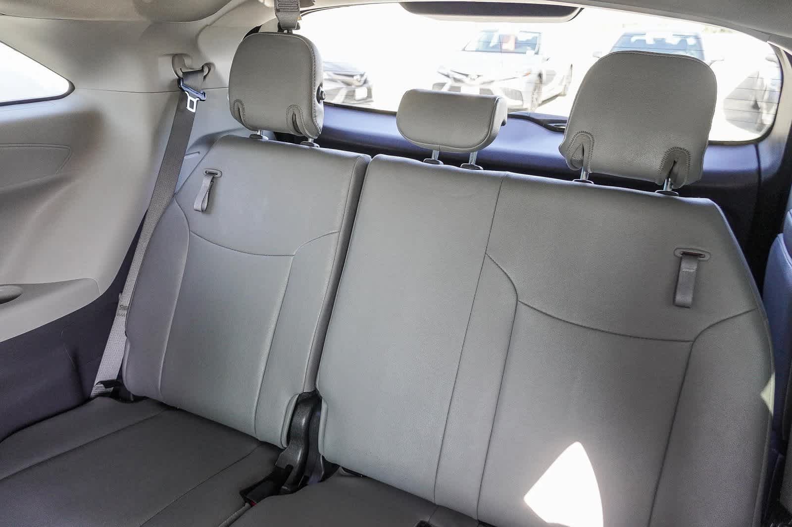 2023 Toyota Sienna XLE 17