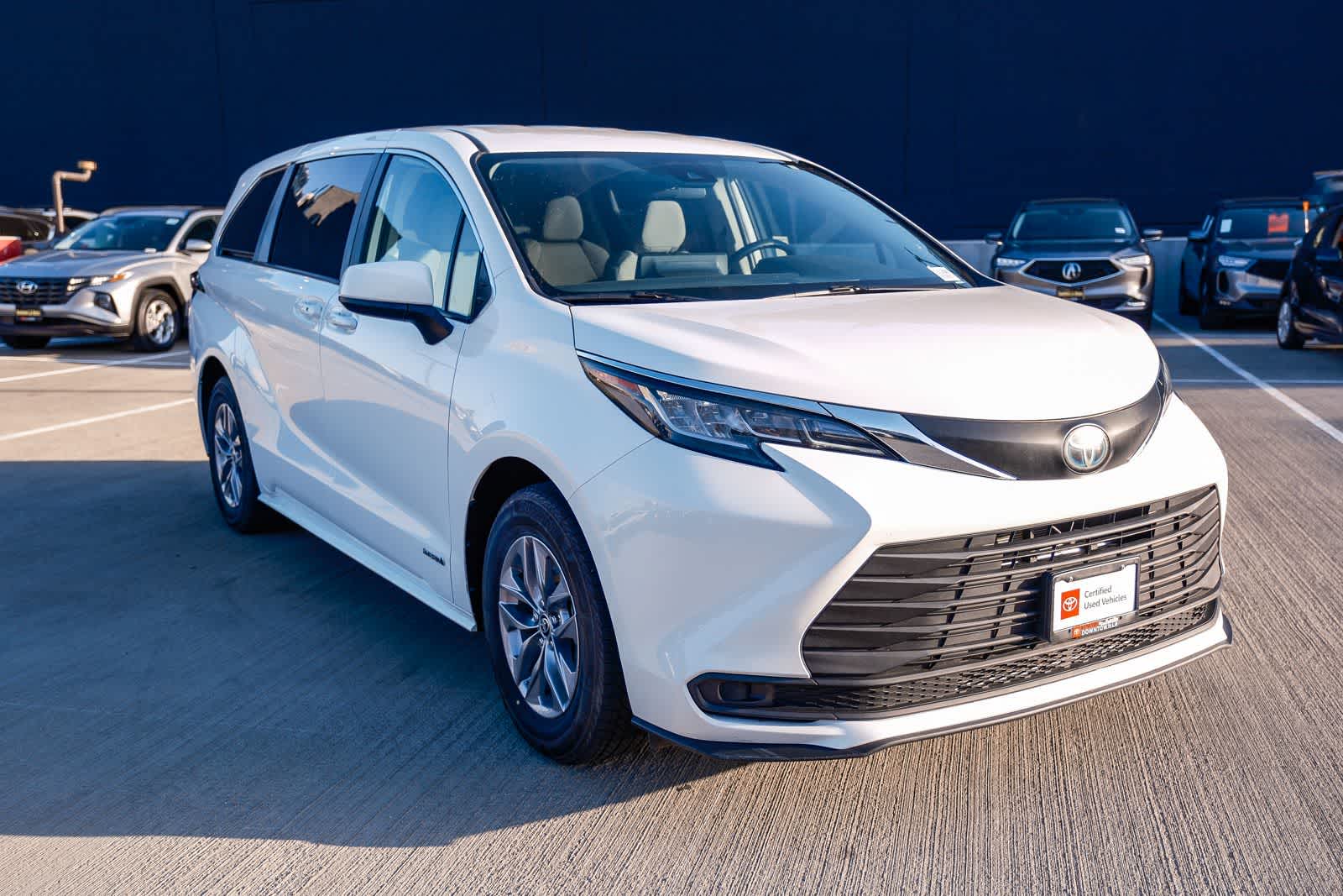 Thumbnail: 2021 Toyota Sienna - 3