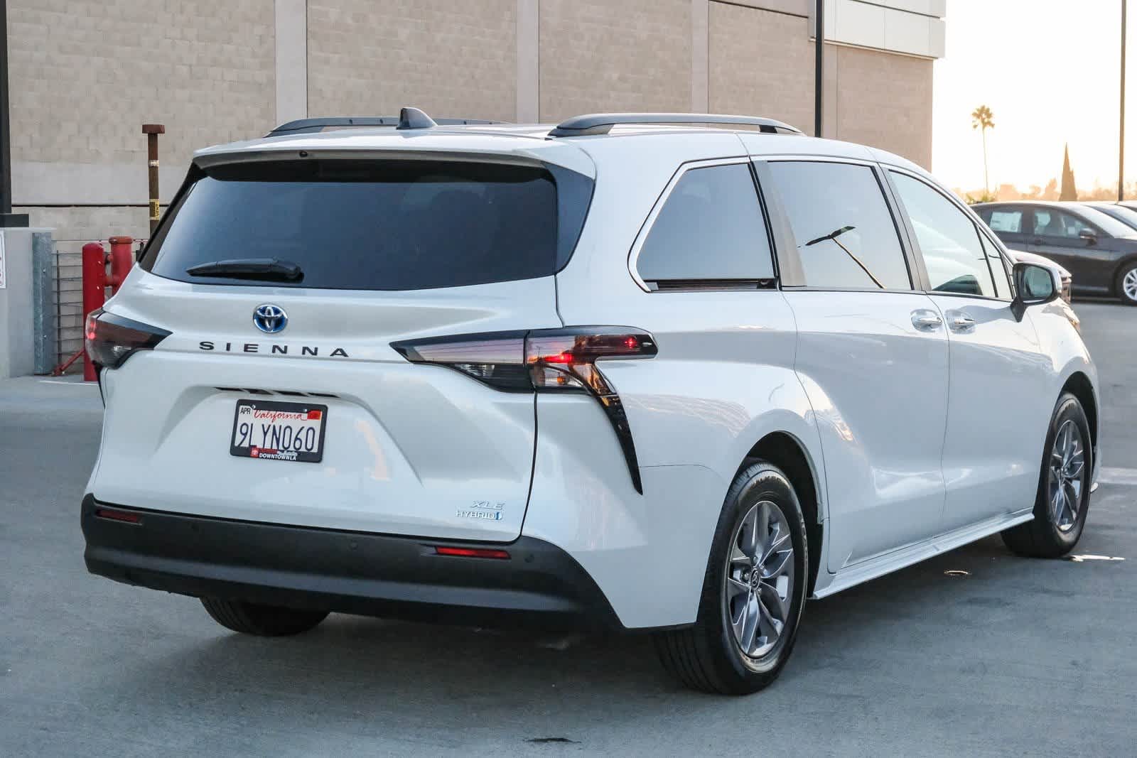 Thumbnail: 2024 Toyota Sienna - 4