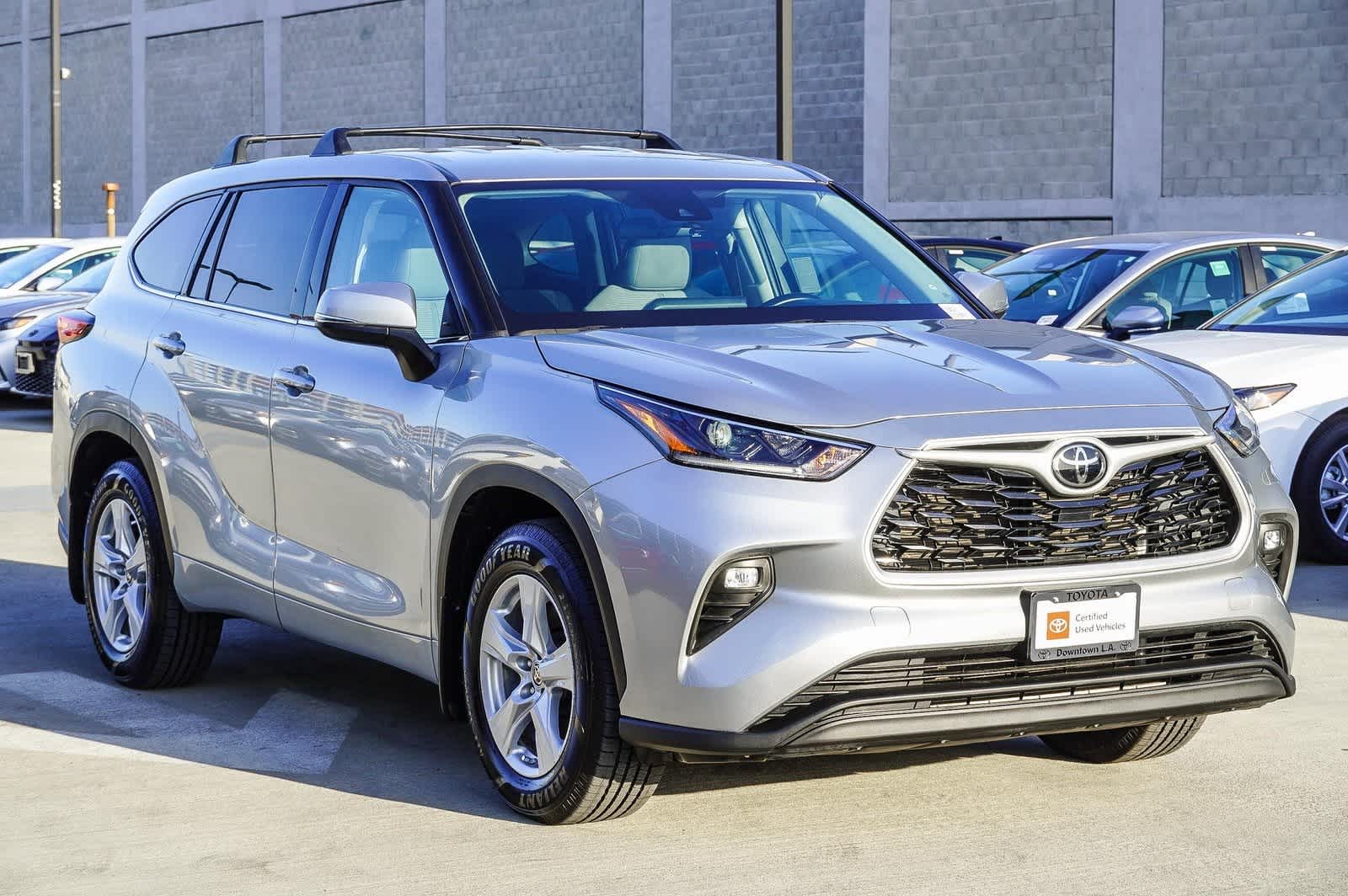 Thumbnail: 2021 Toyota Highlander - 3