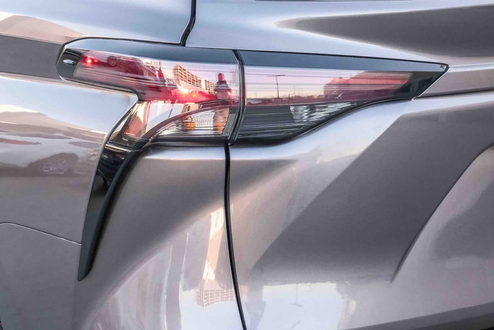 Thumbnail: 2023 Toyota Sienna - 7