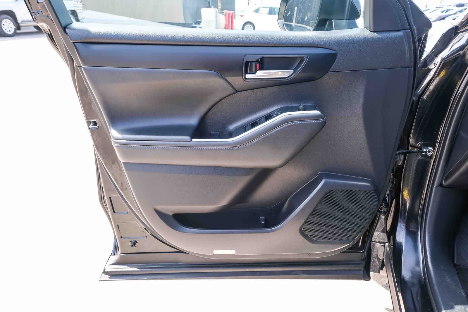 Thumbnail: 2021 Toyota Highlander - 22