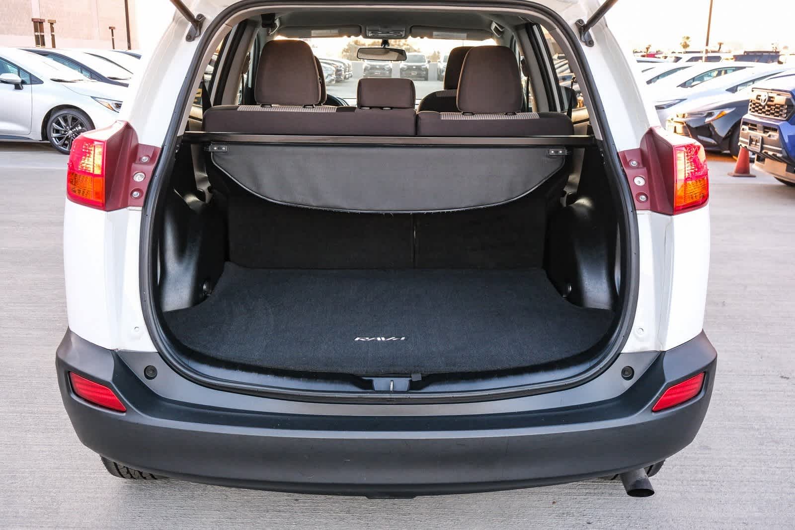Thumbnail: 2015 Toyota RAV4 - 27