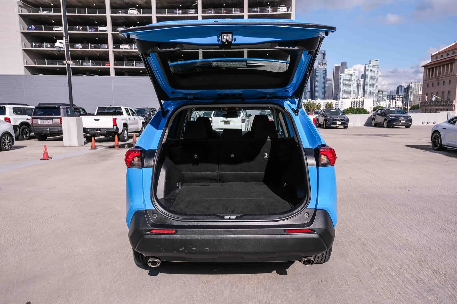 Thumbnail: 2021 Toyota RAV4 - 28