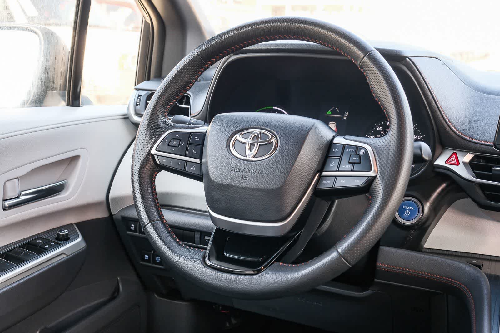 Thumbnail: 2021 Toyota Sienna - 16