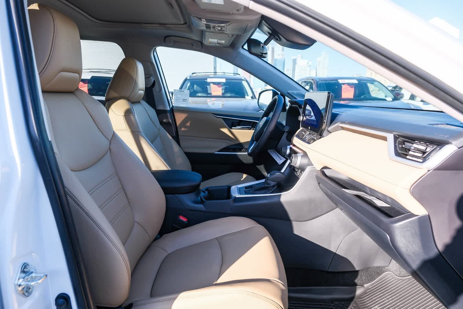 Thumbnail: 2025 Toyota RAV4 - 18