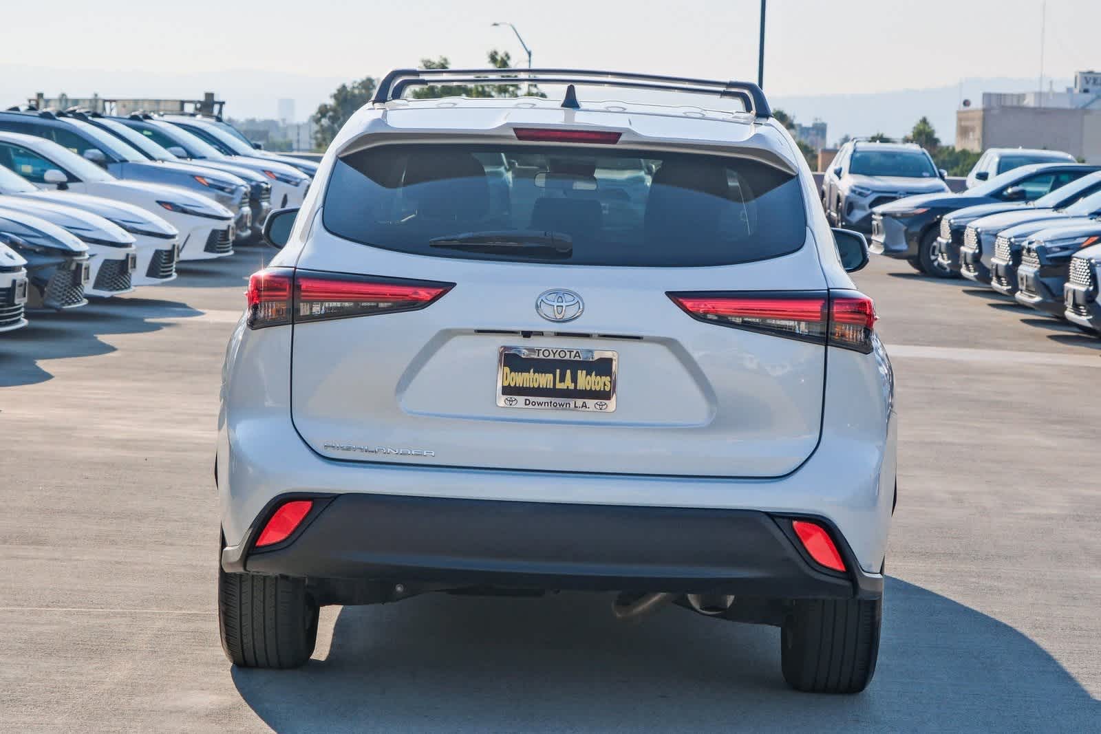 Thumbnail: 2023 Toyota Highlander - 5