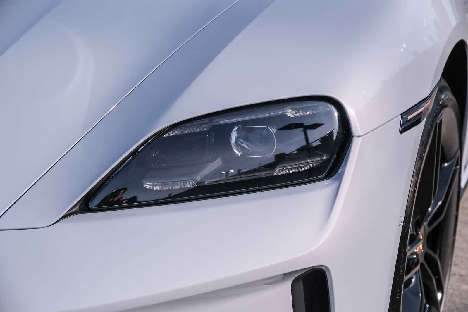 Thumbnail: 2025 Porsche Taycan - 11