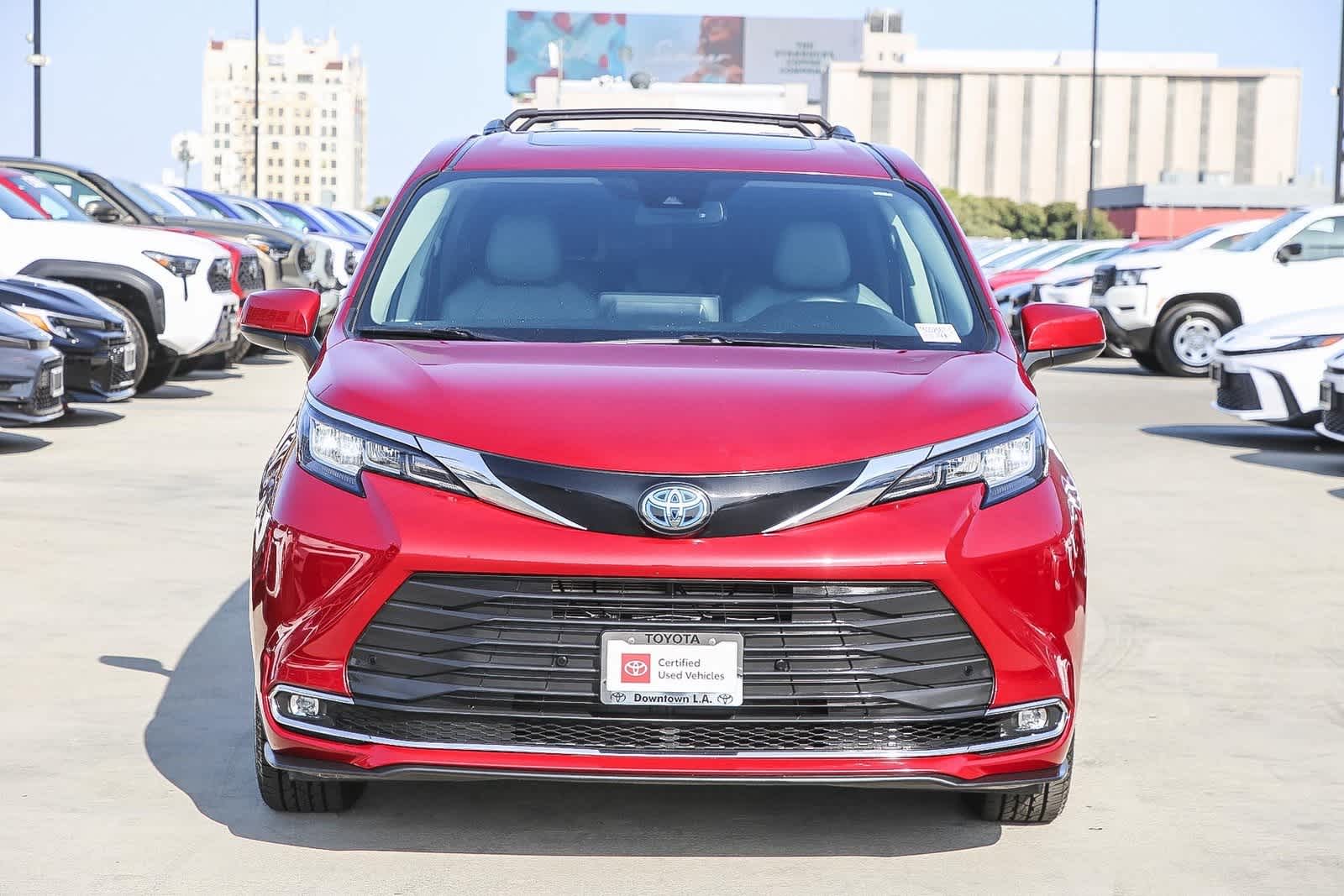 Thumbnail: 2021 Toyota Sienna - 2