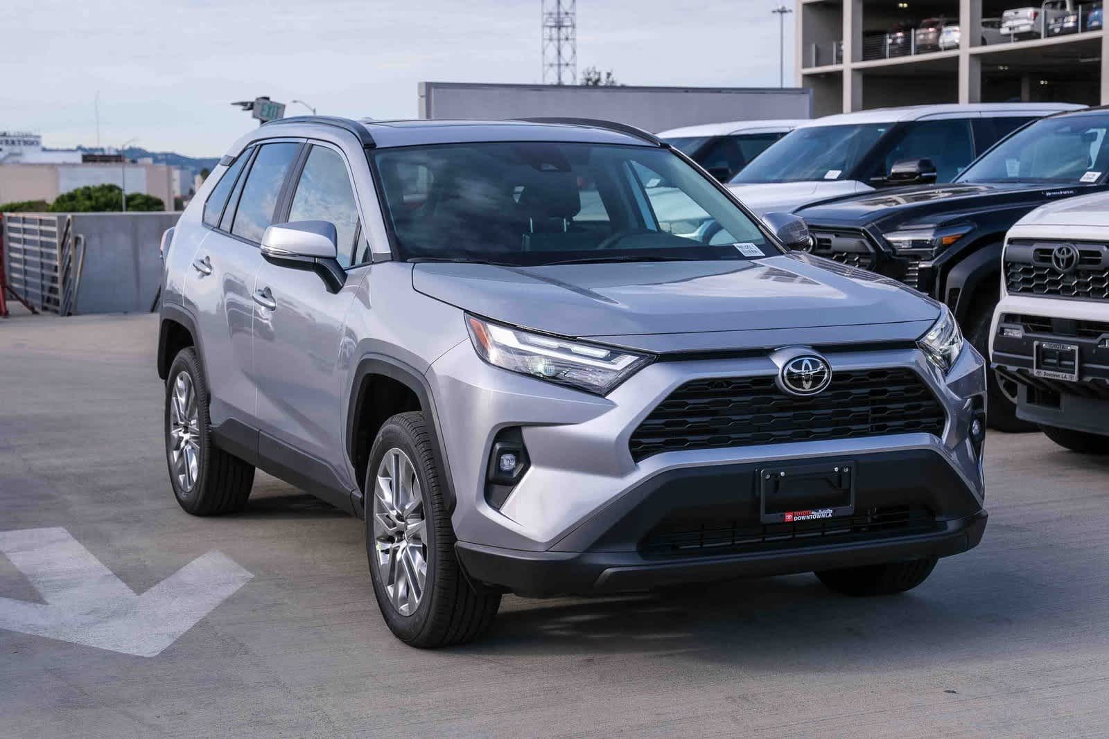 Thumbnail: 2025 Toyota RAV4 - 3