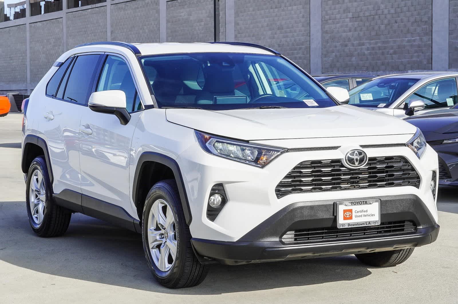 2021 Toyota RAV4 XLE 3