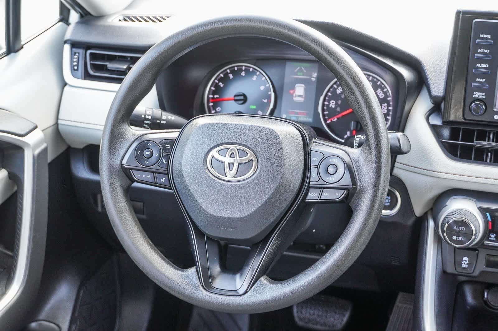 2021 Toyota RAV4 XLE 16