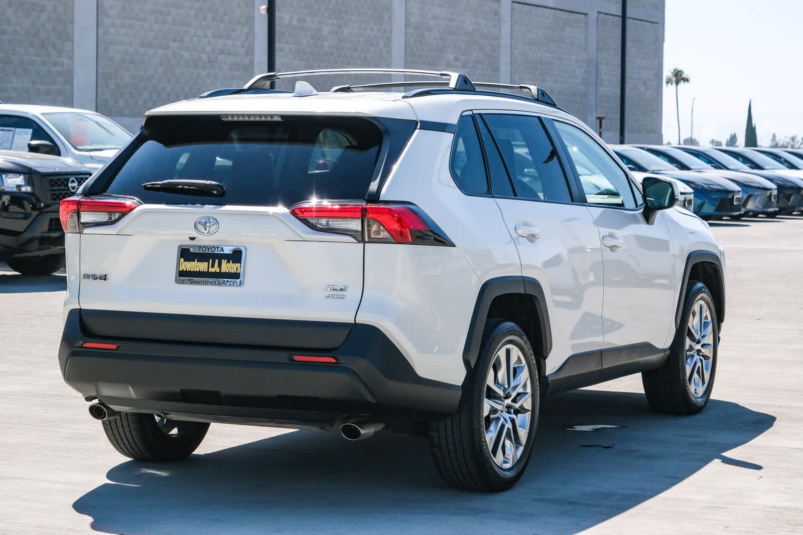 Thumbnail: 2021 Toyota RAV4 - 4