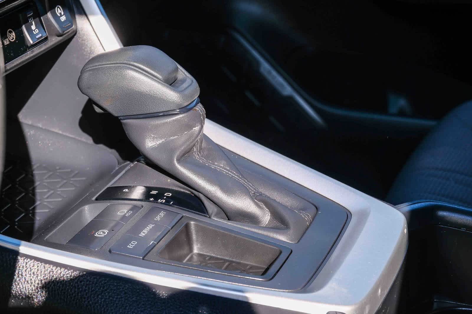 Thumbnail: 2023 Toyota RAV4 - 21