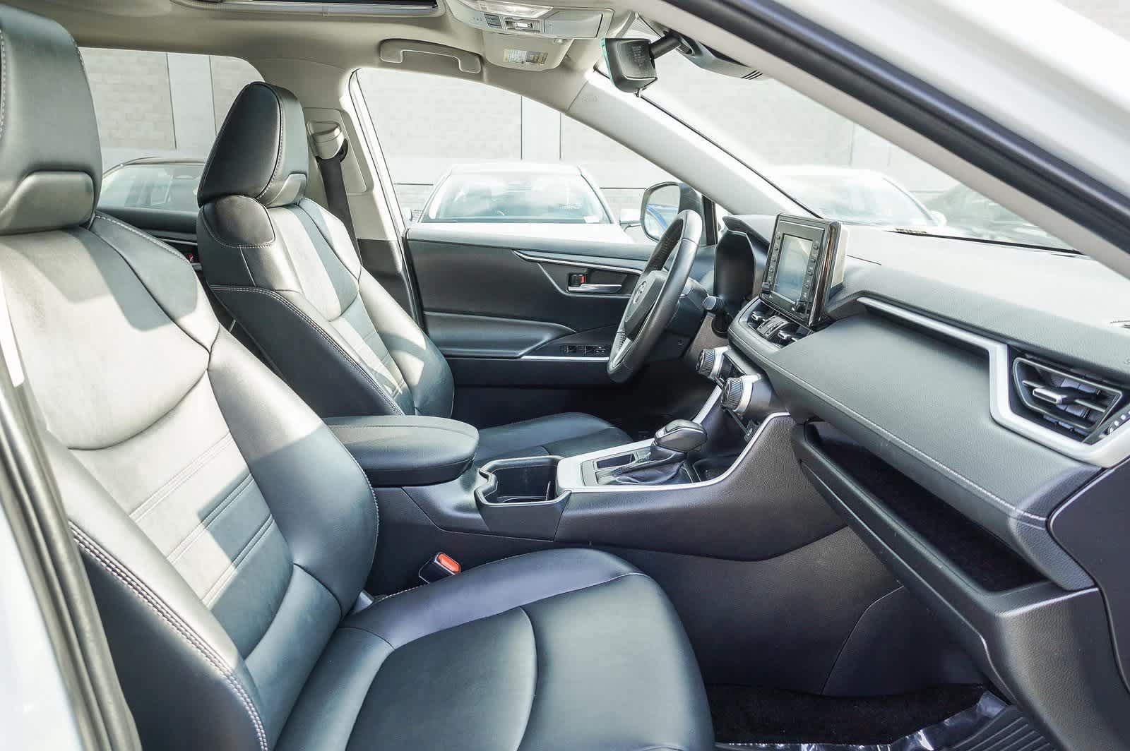 2022 Toyota RAV4 XLE Premium 19