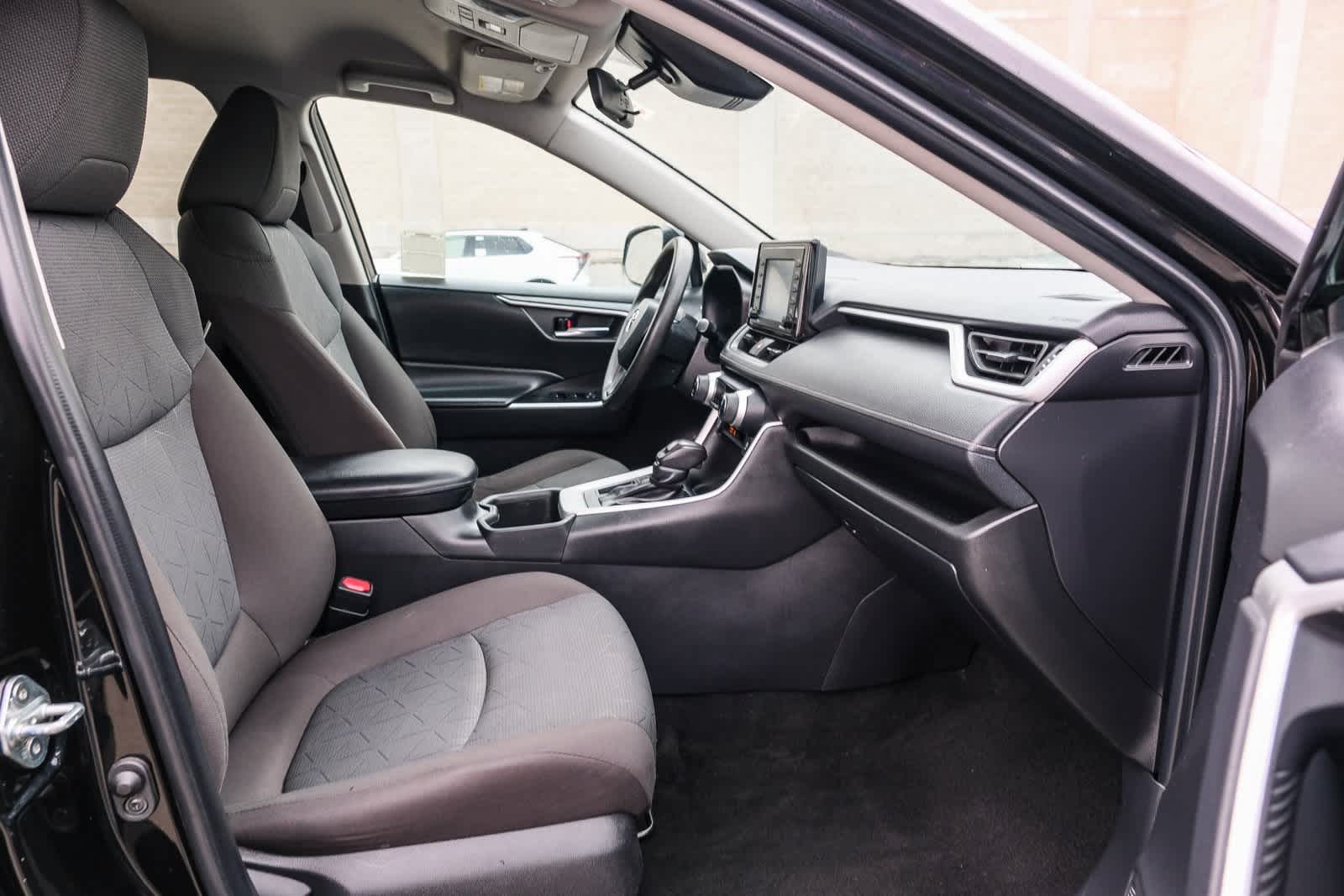 Thumbnail: 2022 Toyota RAV4 - 17