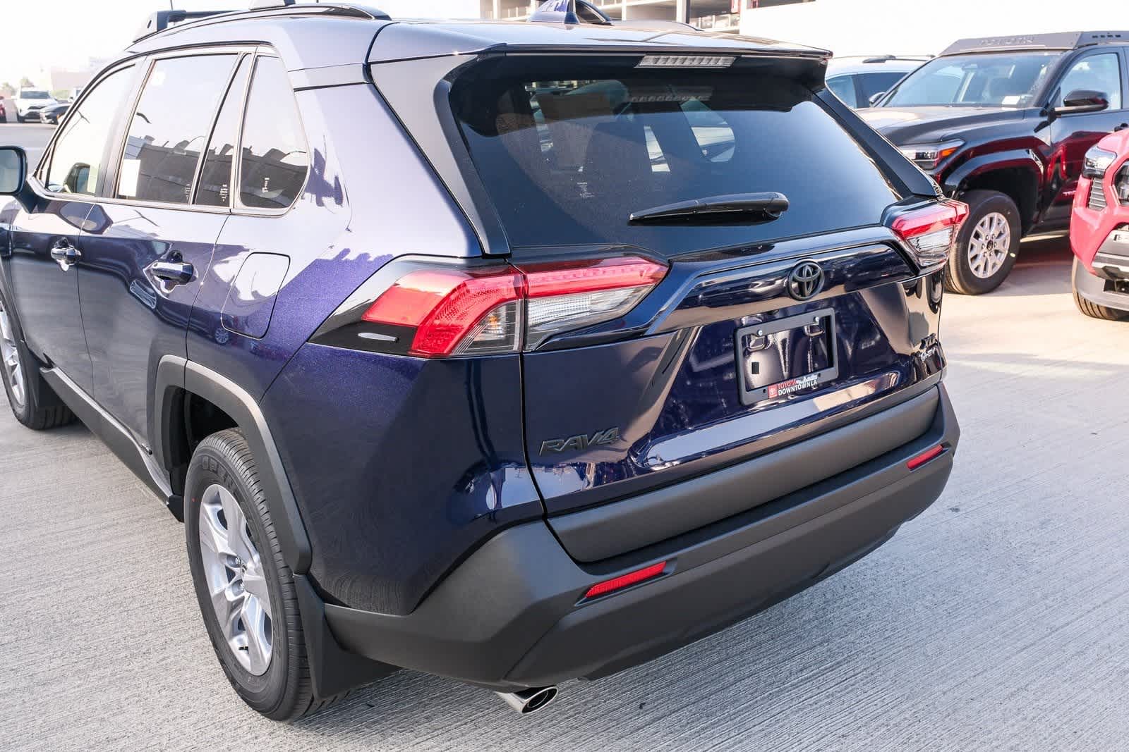 Thumbnail: 2025 Toyota RAV4 - 8