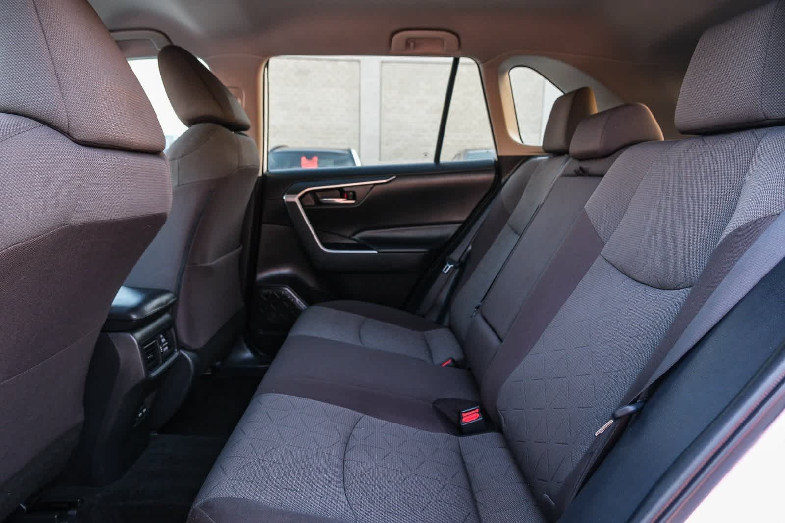 Thumbnail: 2022 Toyota RAV4 - 19
