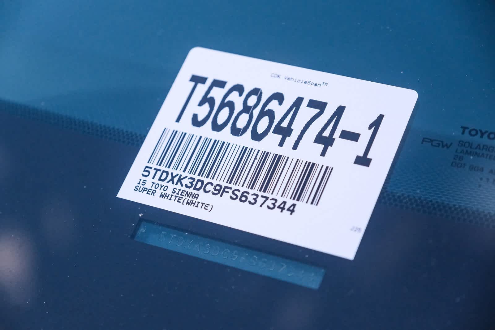 Thumbnail: 2015 Toyota Sienna - 28