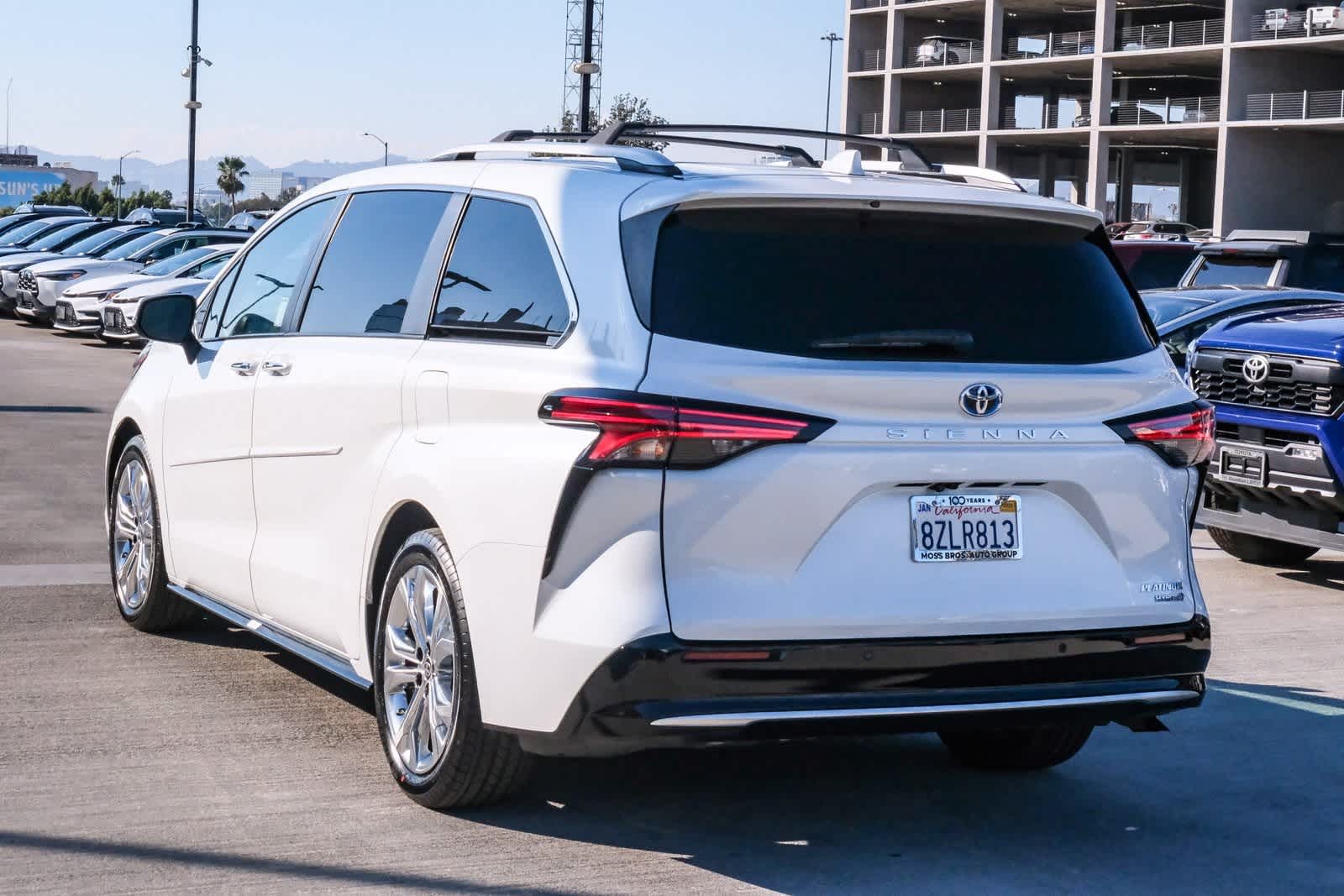 Thumbnail: 2022 Toyota Sienna - 6
