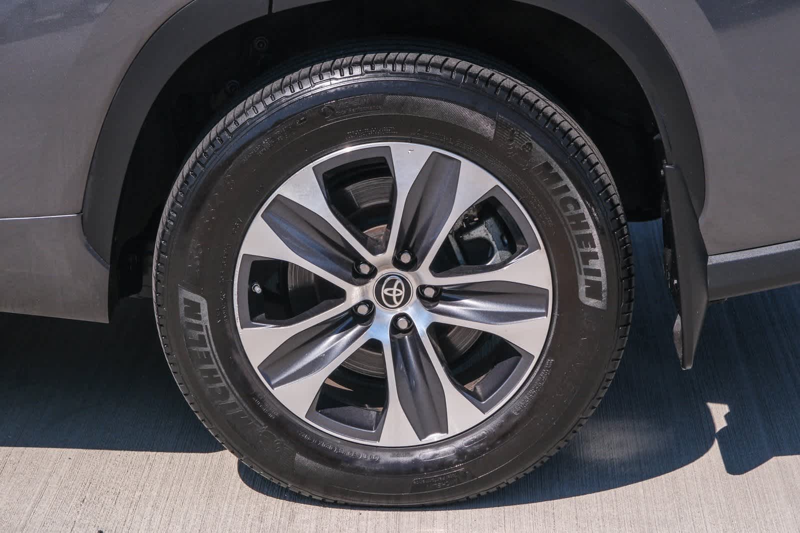 Thumbnail: 2022 Toyota Highlander - 9
