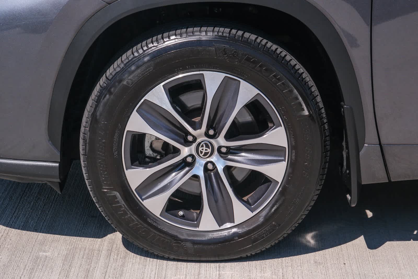 Thumbnail: 2022 Toyota Highlander - 10