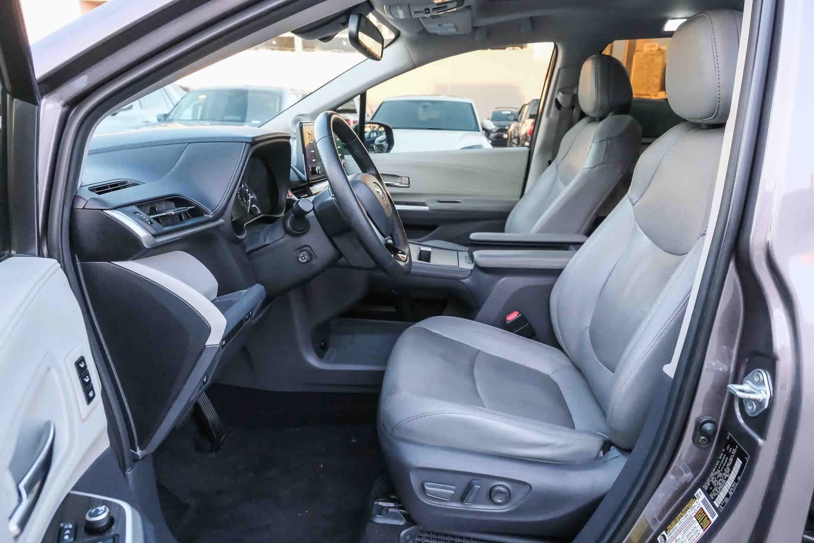 Thumbnail: 2021 Toyota Sienna - 21