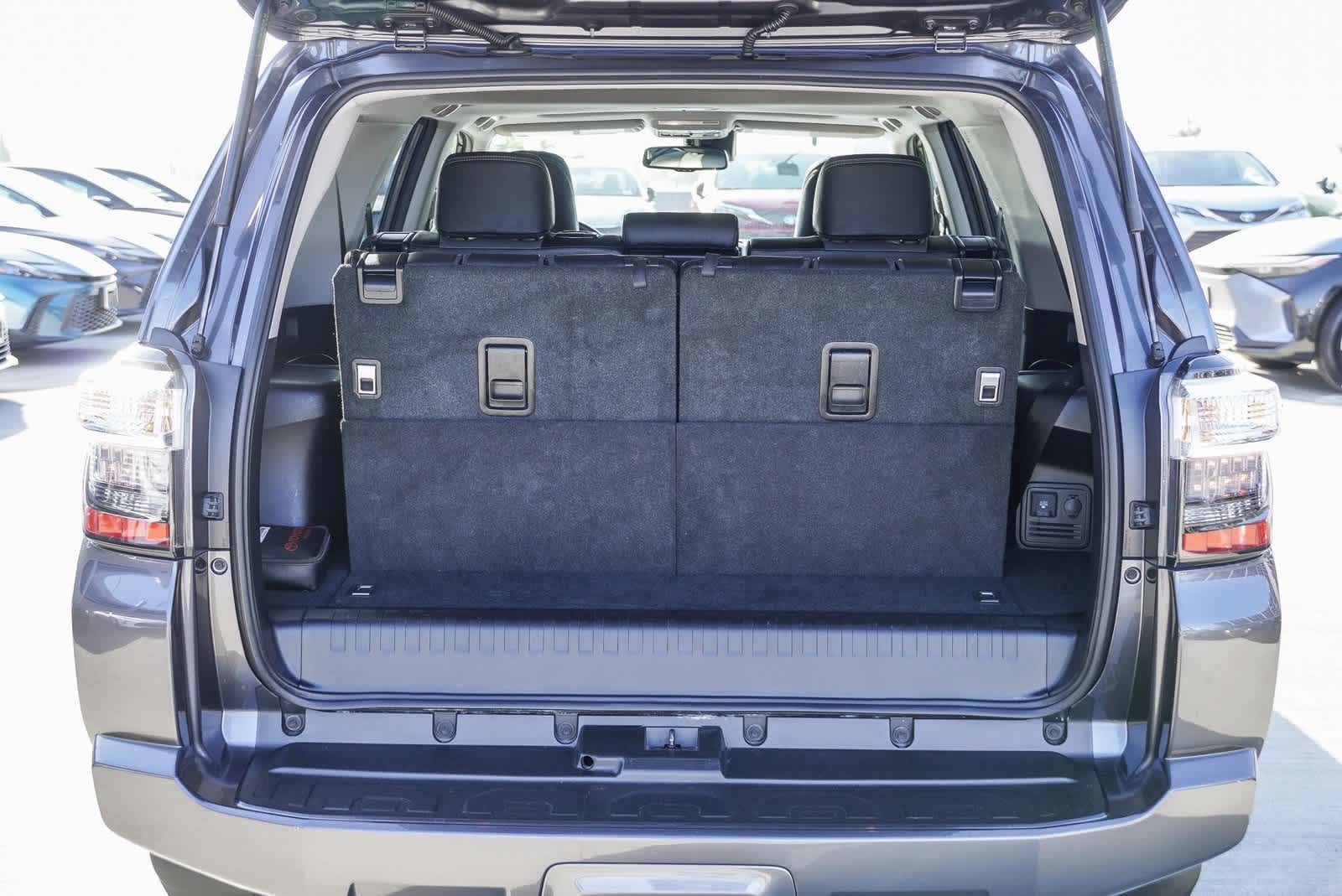 2022 Toyota 4Runner SR5 28