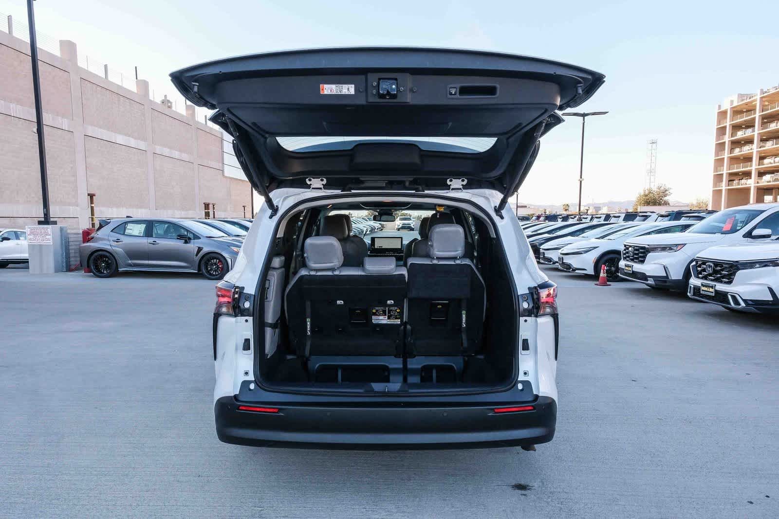 Thumbnail: 2025 Toyota Sienna - 28