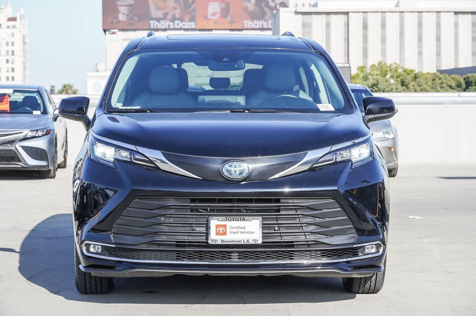 2023 Toyota Sienna XLE 2