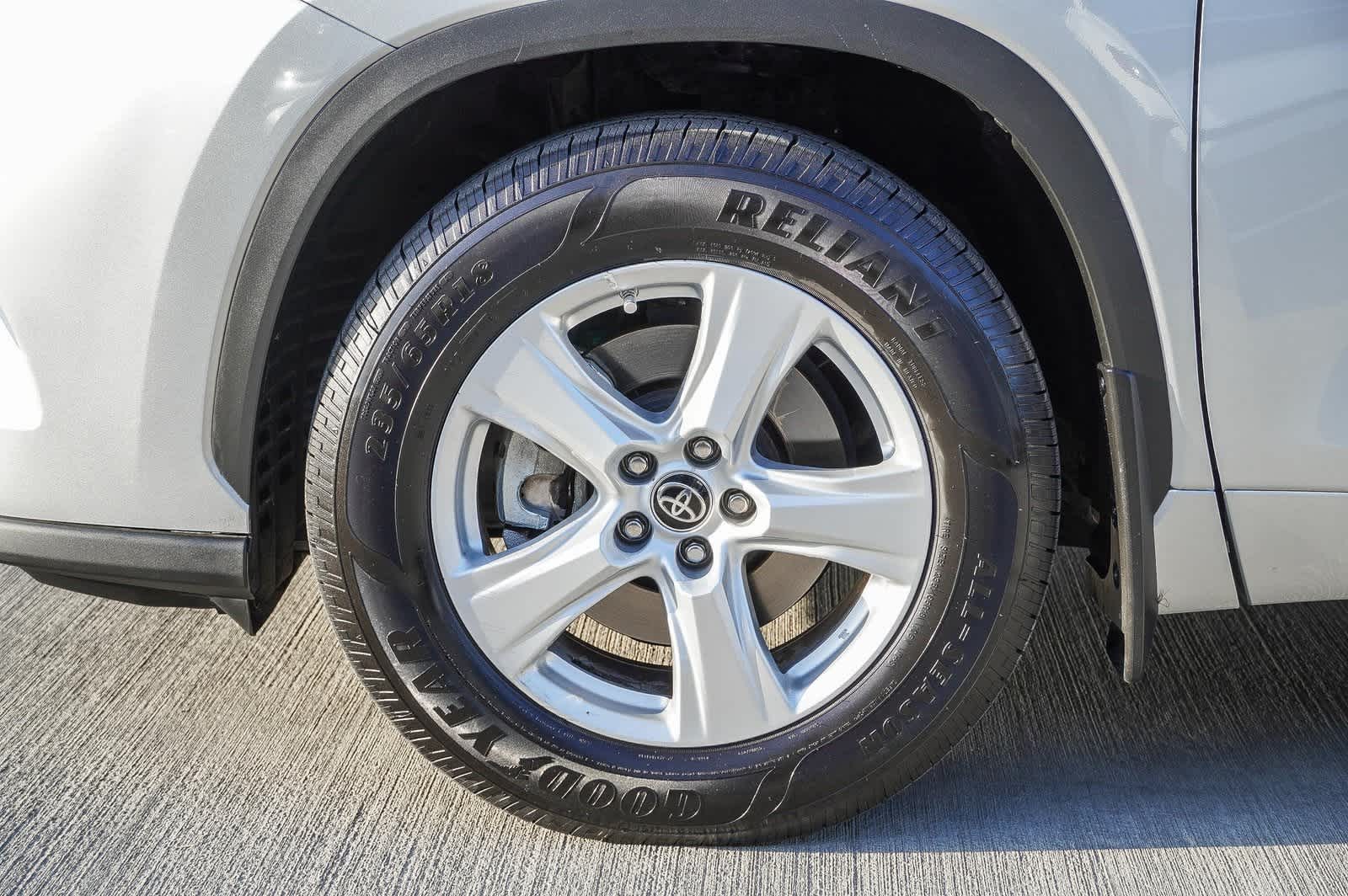 Thumbnail: 2021 Toyota Highlander - 10