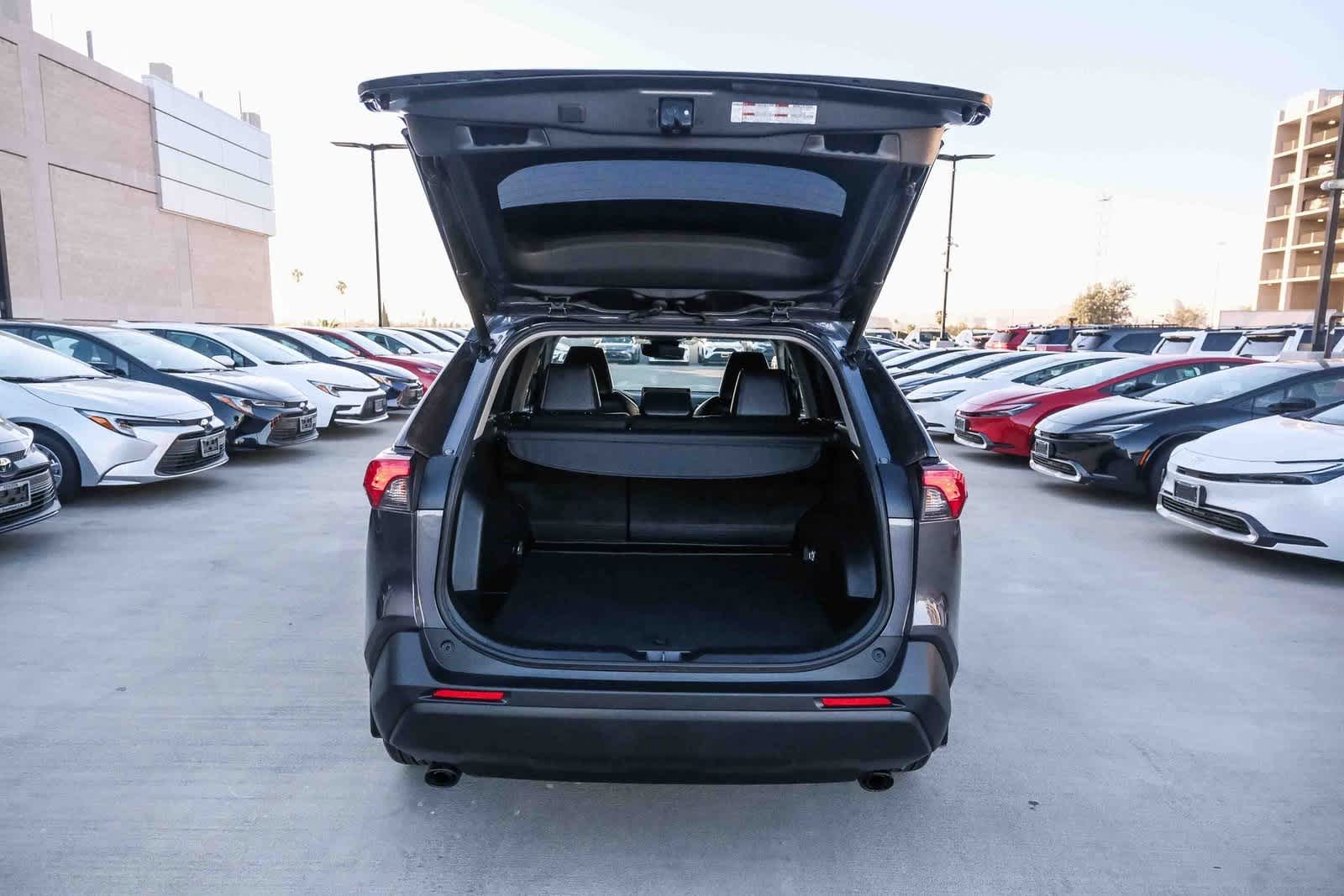 Thumbnail: 2022 Toyota RAV4 - 27