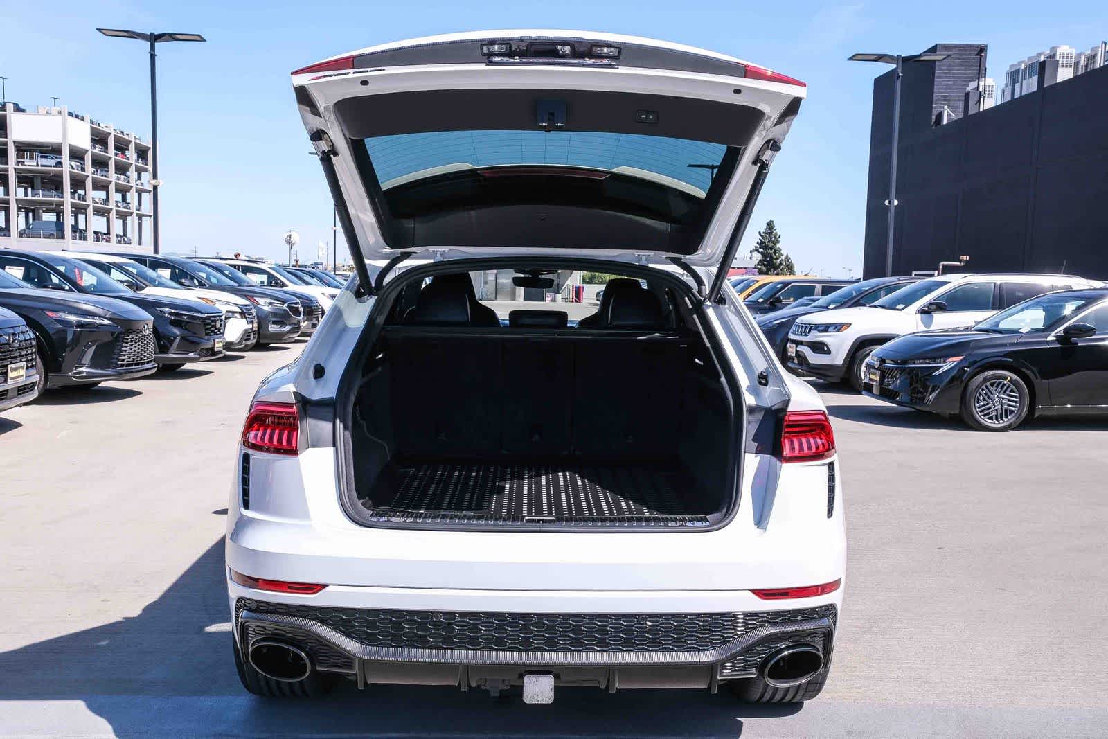 Thumbnail: 2022 Audi RS Q8 - 26