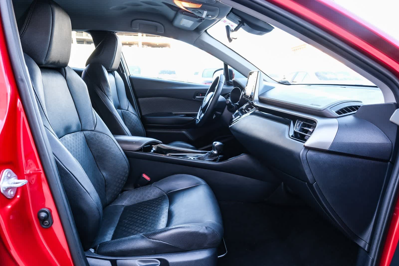 Thumbnail: 2022 Toyota C-HR - 18