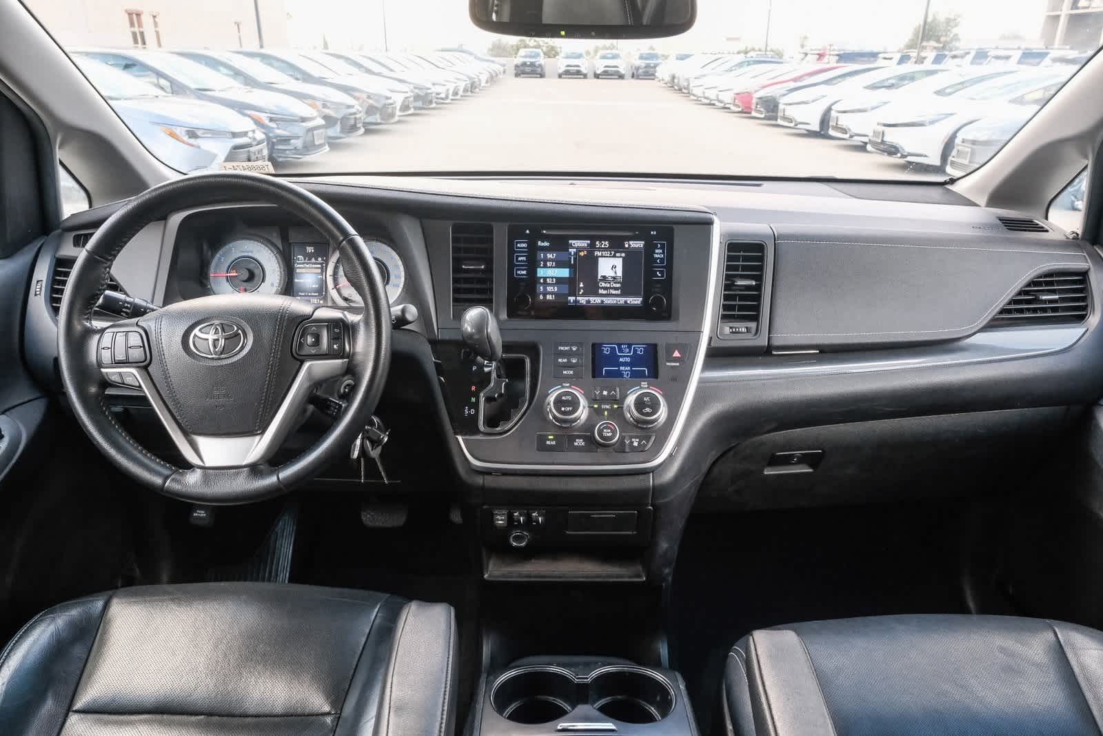 Thumbnail: 2015 Toyota Sienna - 13