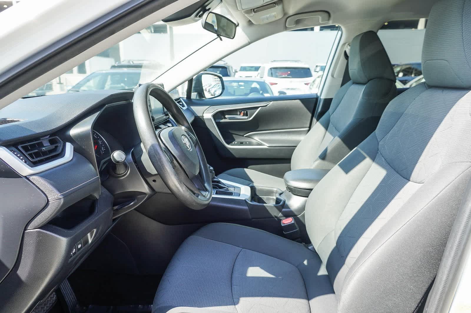 2021 Toyota RAV4 XLE 19