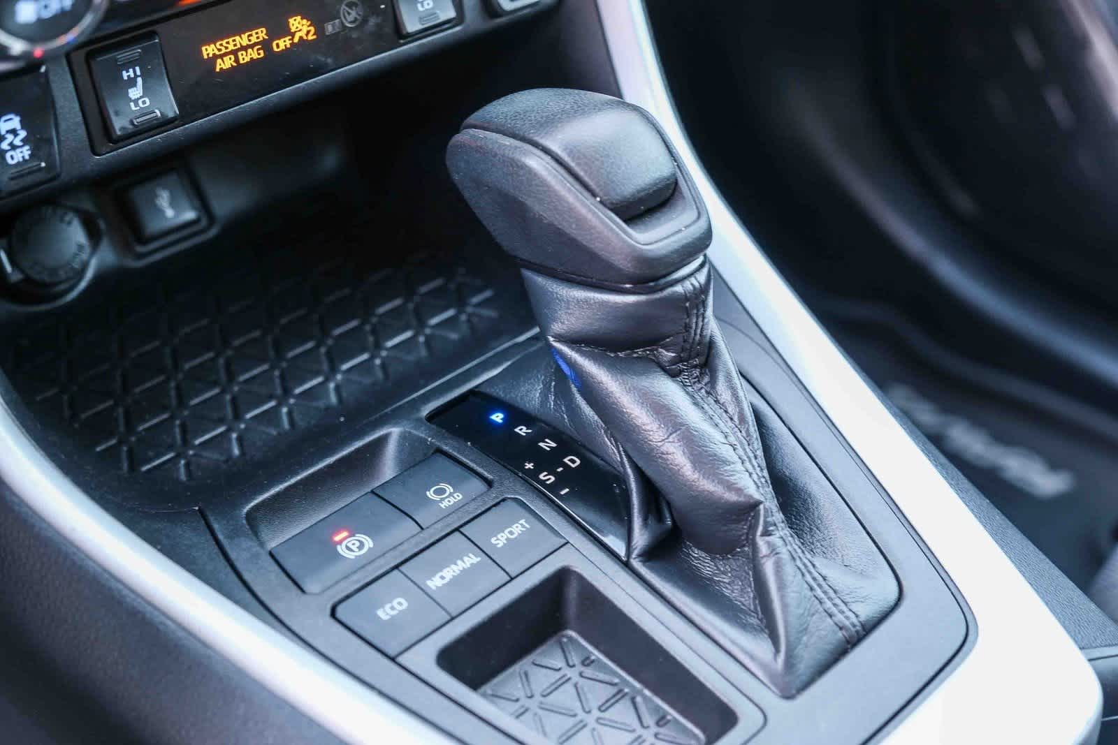 Thumbnail: 2021 Toyota RAV4 - 21