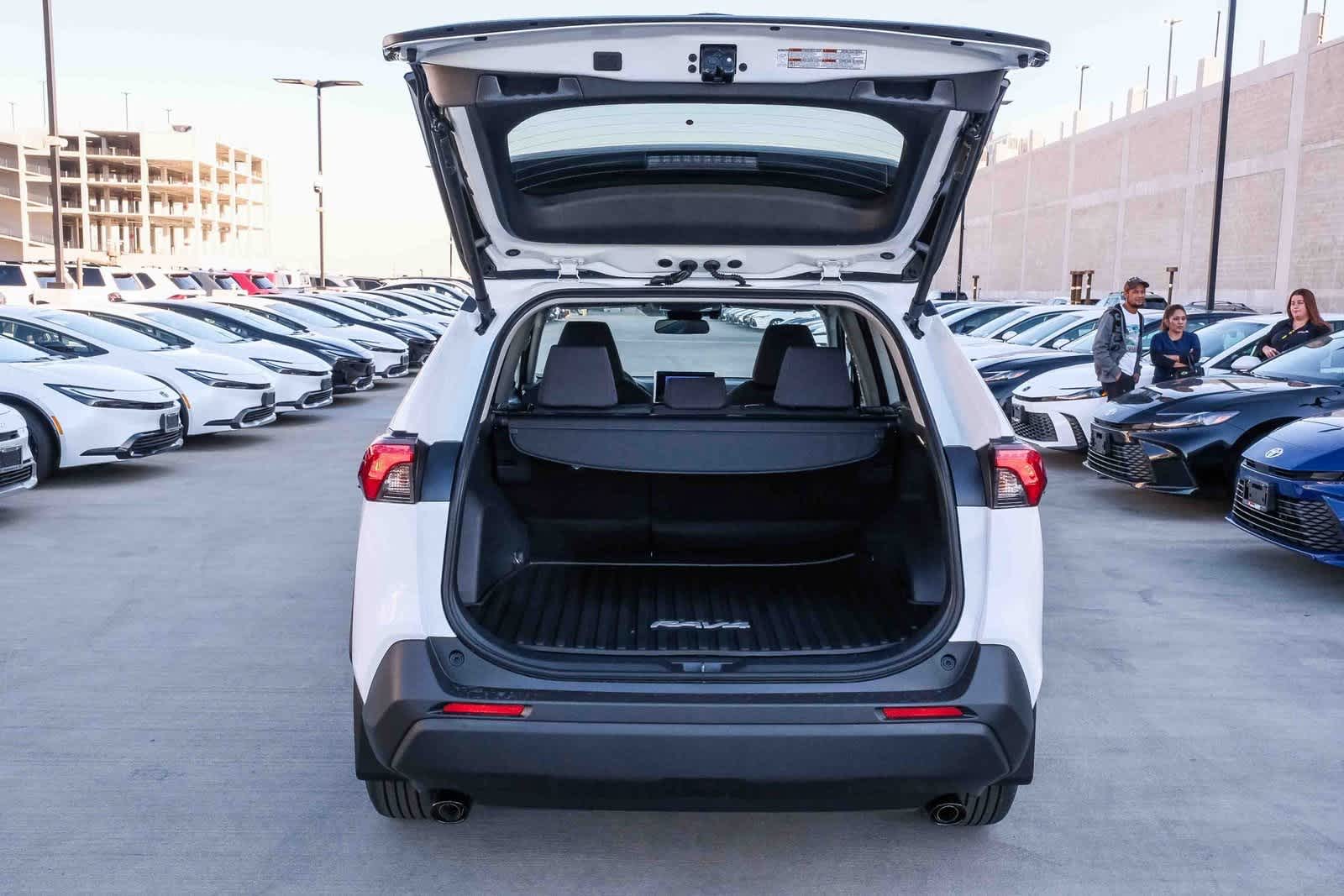 Thumbnail: 2025 Toyota RAV4 - 27