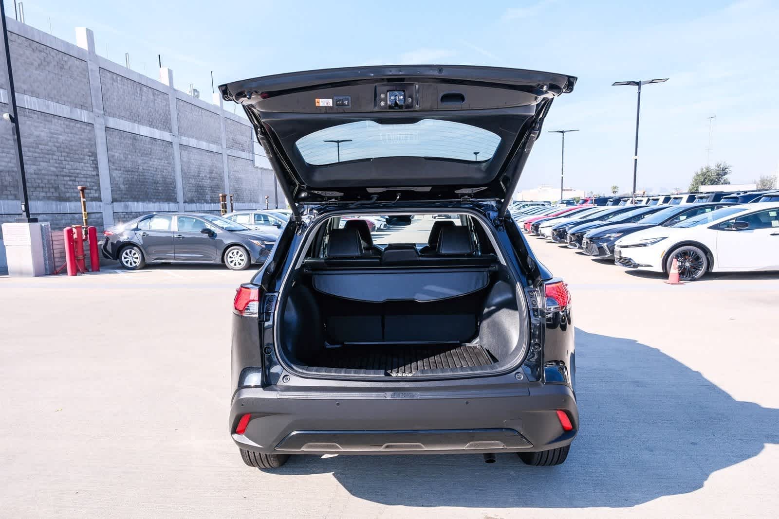 Thumbnail: 2025 Toyota Corolla Cross - 27