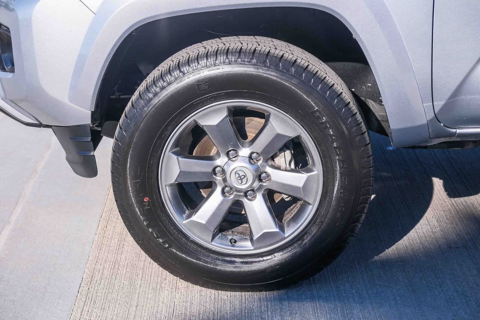 Thumbnail: 2022 Toyota Tacoma - 10