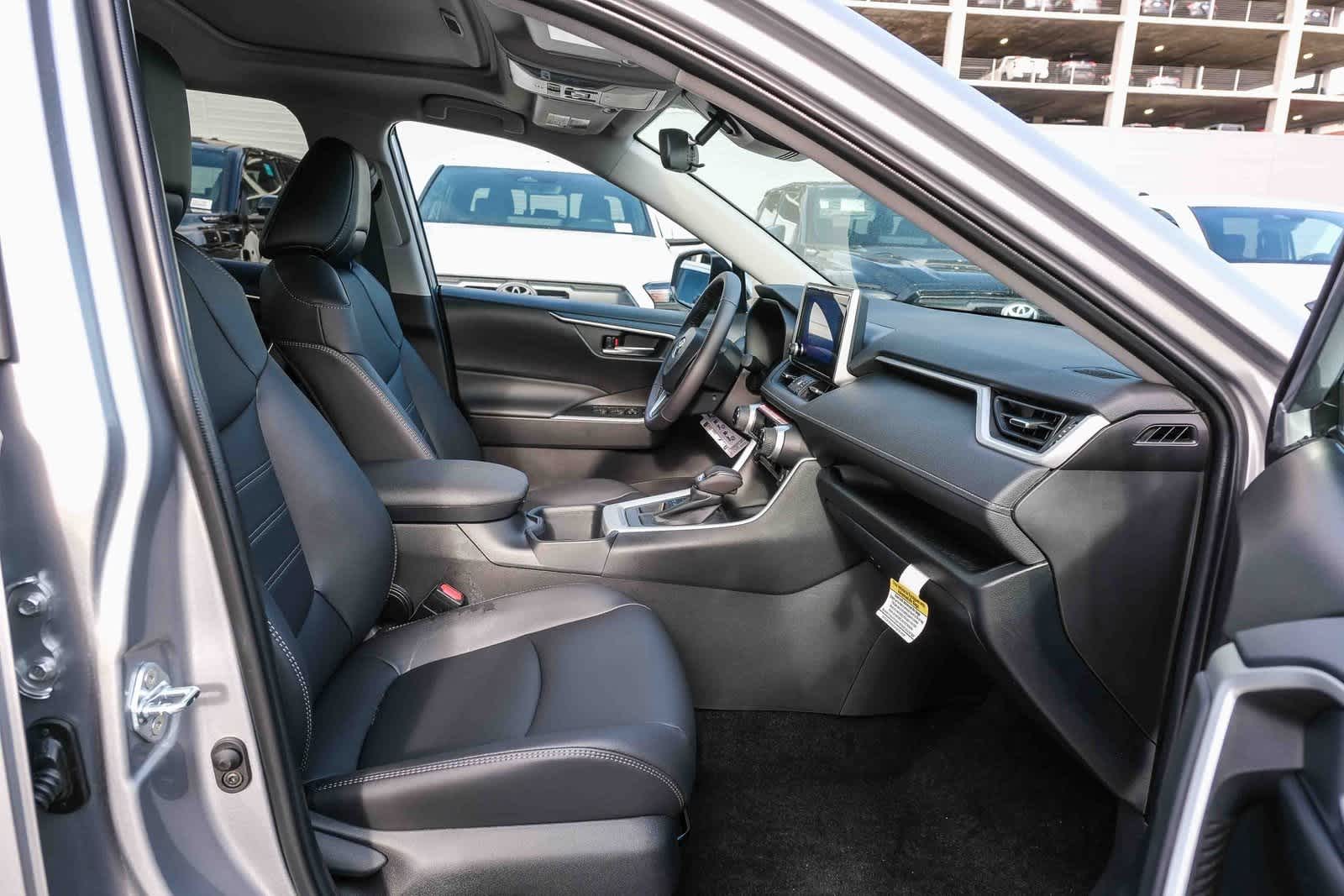 Thumbnail: 2025 Toyota RAV4 - 18