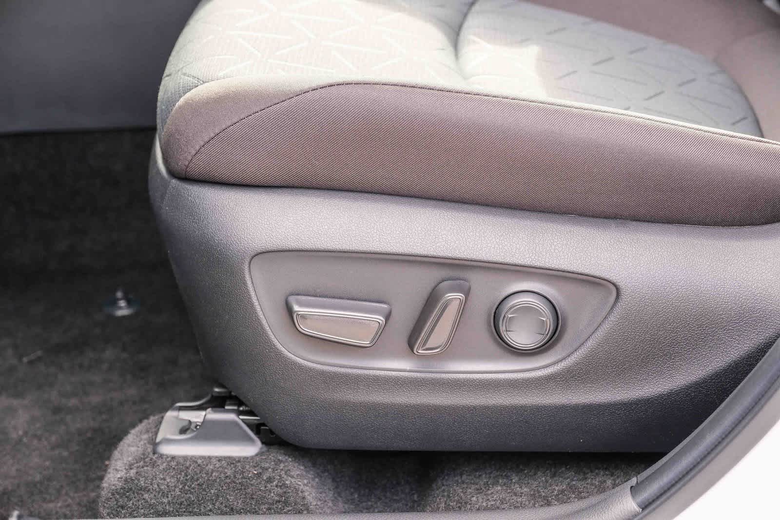 Thumbnail: 2025 Toyota RAV4 - 24