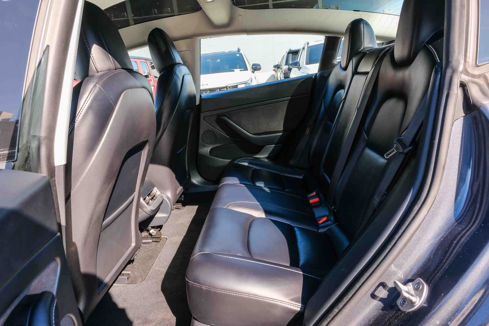 Thumbnail: 2022 Tesla Model 3 - 17