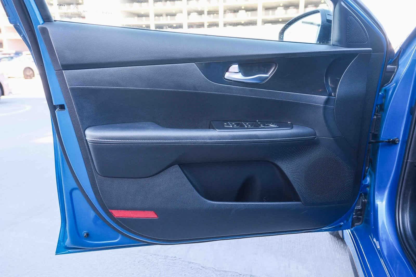 Thumbnail: 2023 Kia Forte - 23