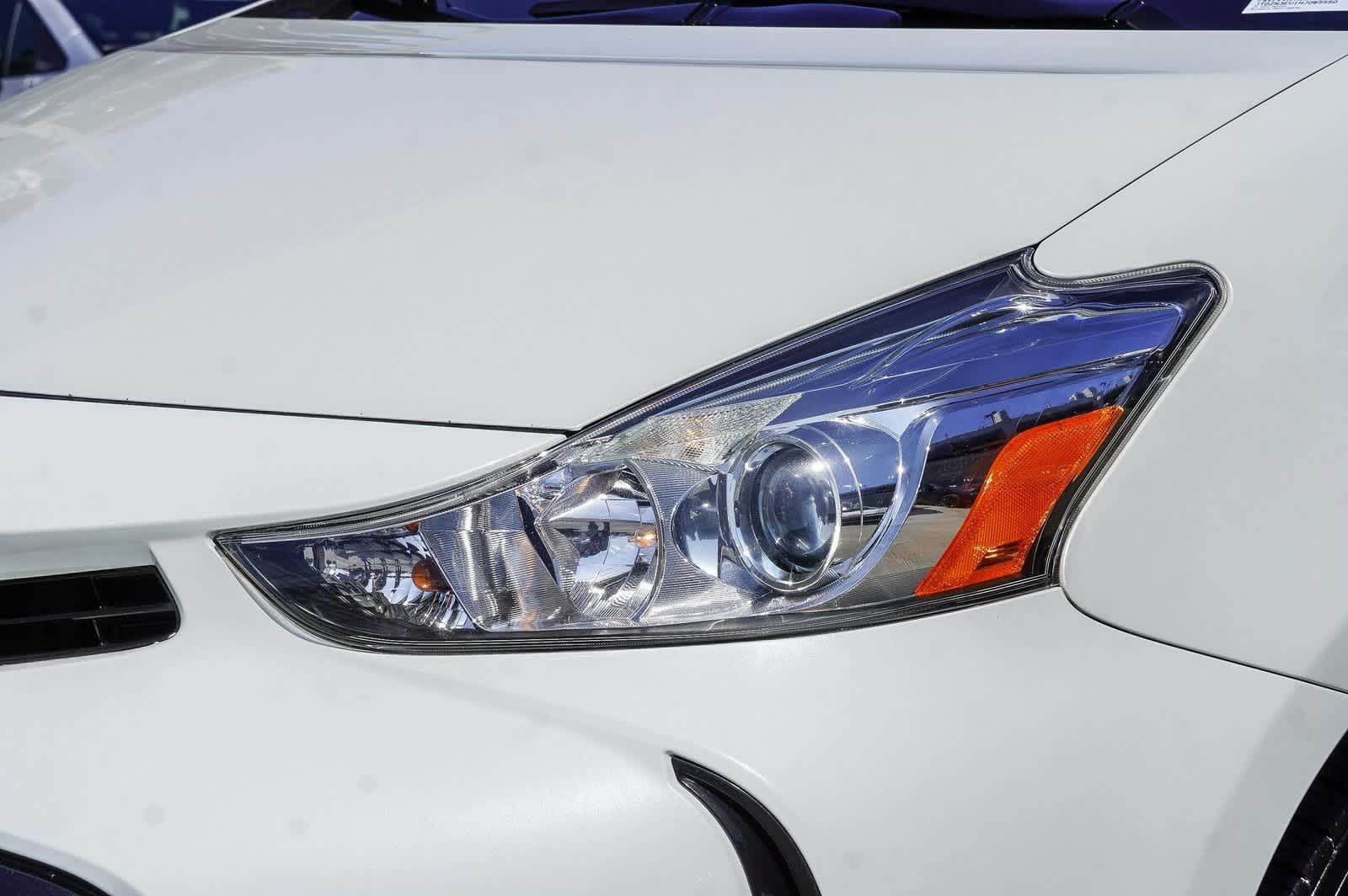 Thumbnail: 2017 Toyota Prius v - 11