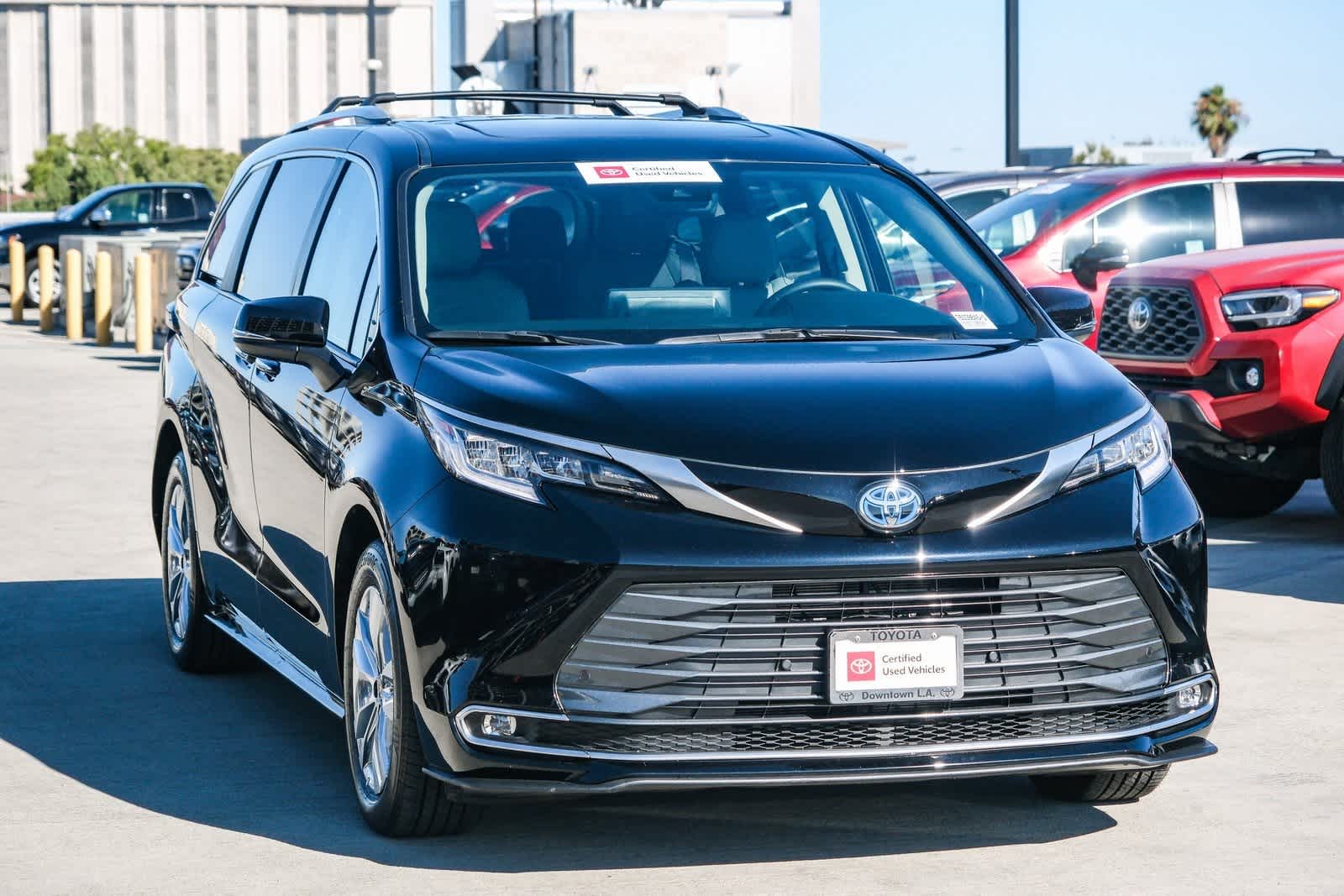 Thumbnail: 2024 Toyota Sienna - 3