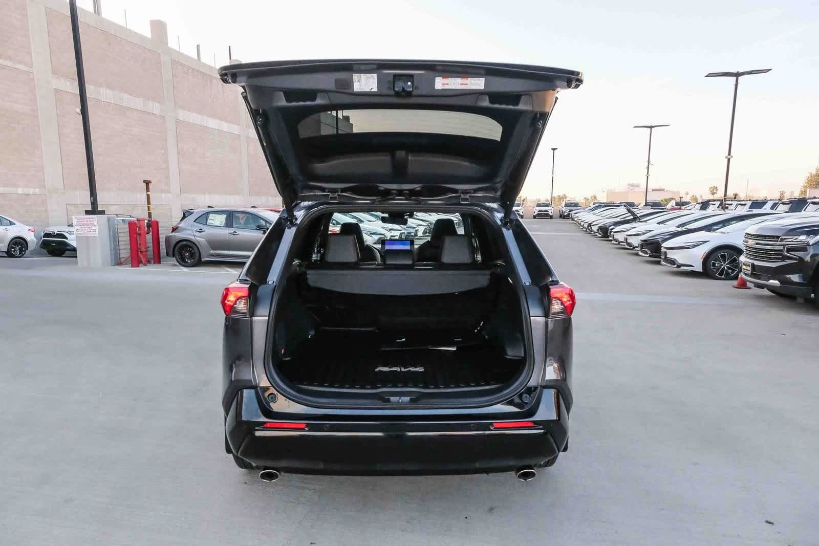 Thumbnail: 2025 Toyota RAV4 - 27