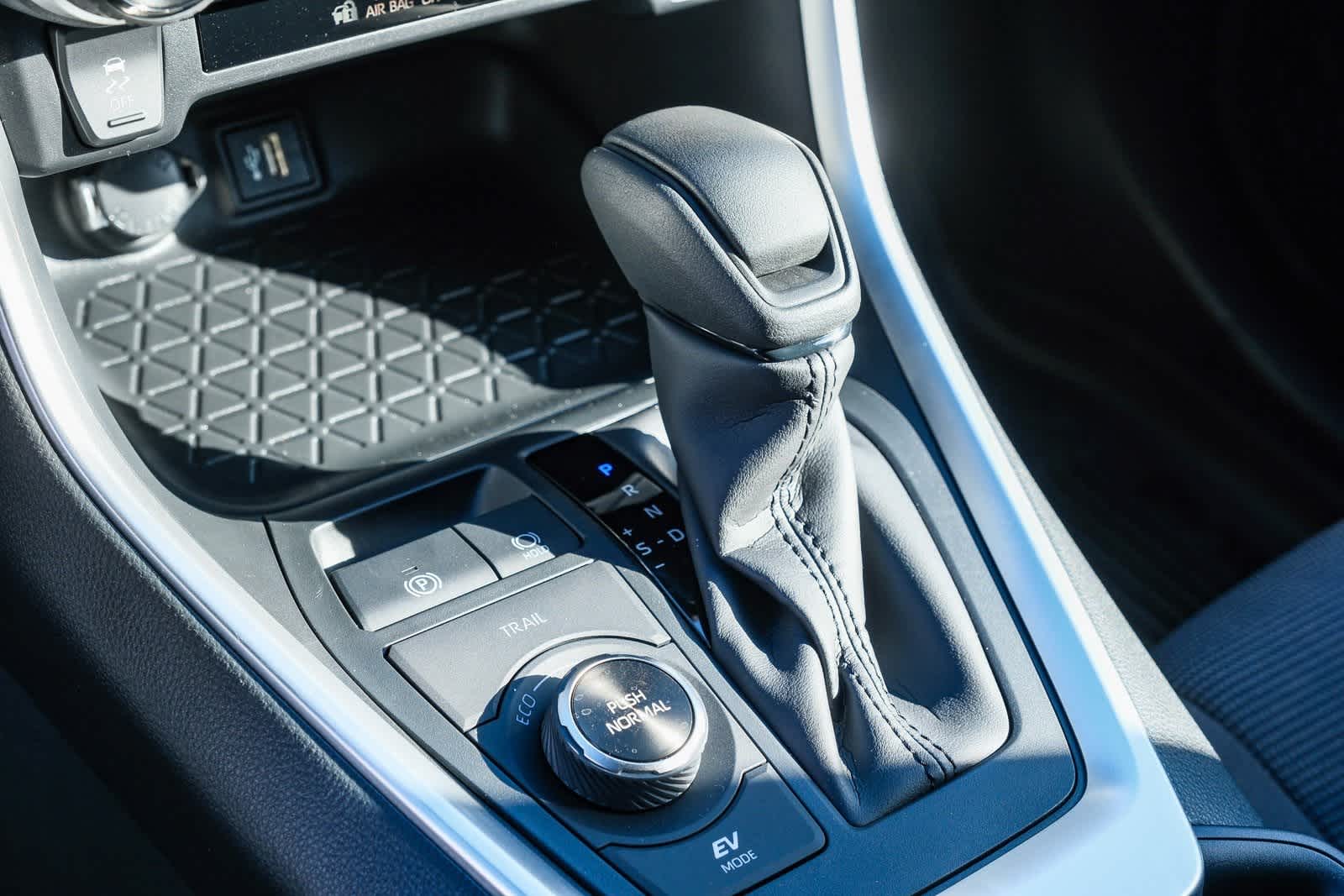 Thumbnail: 2025 Toyota RAV4 - 21